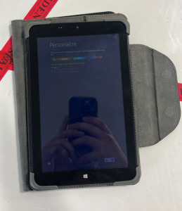 (1) Insignia 8&rdquo; Tablet w/ Case