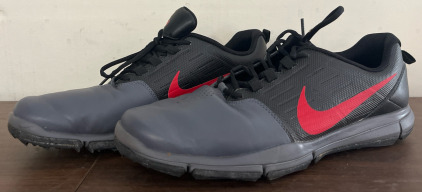 Men&rsquo;s Nike Golfing Shoes Size 13