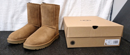 (1) Pair Of UGG Women's Classic Short II Boot, Size 9