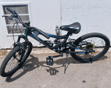 Kids Hyper Shocker 20 Blue & Black 20 Inch Bike