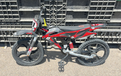 (1) Hyper Motobike 16&rdquo; (Black & Red)