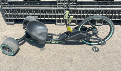 (1) Huffy Green Machine Drift Trike (Black & Green)