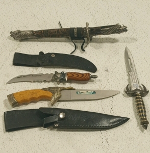 (1) Mini Katana 8 in, (1) Small Dagger 6in, and (2) Hunting Knives With Sheaths 5in and 7in