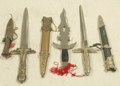 (1) Ninja Style Knife 11in (2) Broadswords 13in and (1) Dagger 6in