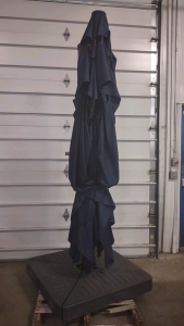 Commercial Grade Giant Umbrella est. 13'x 13'