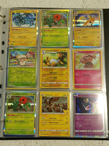 Huge Binder of 160+ Pok&eacute;mon Cards With Tons of Holos and Rares