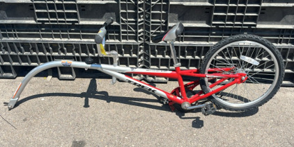 (1) Tow Behind Bike Trek Mountain Train (Red & Silver)