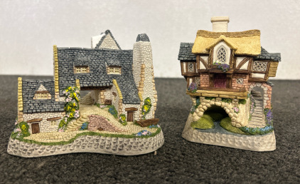 (2) Authentic David Winter Cottage from the Midlands Collection Collectibles