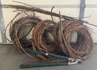 Rounded Branches For Wreathmaking & Clippers