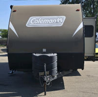 2016 COLEMAN LANTERN 29ft SLEEPS 10 EASILY! - 2