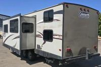 2016 COLEMAN LANTERN 29ft SLEEPS 10 EASILY! - 4