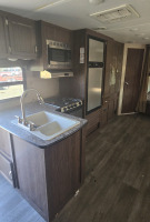 2016 COLEMAN LANTERN 29ft SLEEPS 10 EASILY! - 10
