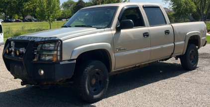 2004 CHEVROLET SILVERADO 2500 - DIESEL - 4X4!
