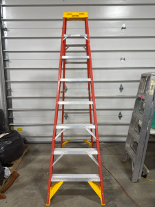 (1) Werner 10ft Ladder