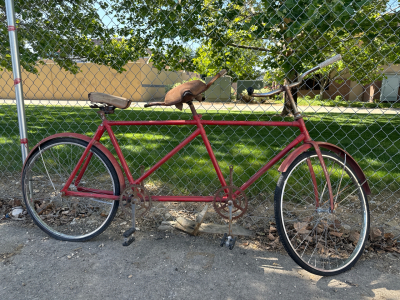 (1) Vintage 2 Person Tandem Bike
