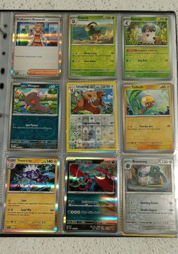 Huge Binder of 160+ Pok&eacute;mon Cards W/ Tons of Holos and Rares