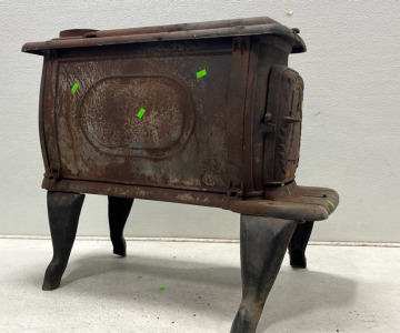 (1) Vintage Wood Burning Cooker