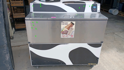 True Manufacturing Rolling Refrigerated Cart 49x33x47