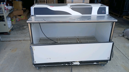 True Manufacturing Rolling Refrigerated Cart 49x33x47