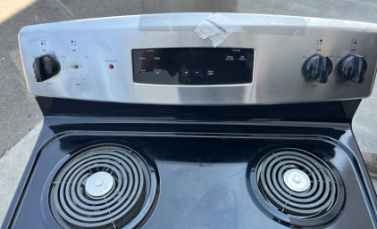 (1) General Electric 4-Burner Range