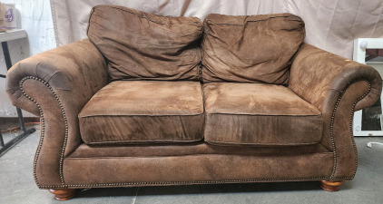 Broyhill Microfiber Upholstered Loveseat.