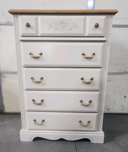 5 Drawer Wooden Dresser!