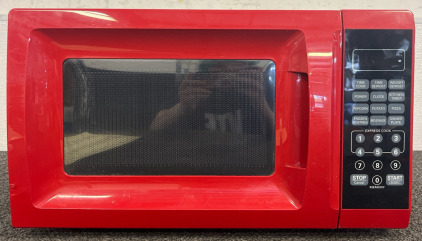 Red Mainstays 0.7 cu ft Countertop Microwave Oven