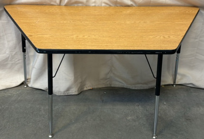 School Trapezoid Table / 26&rdquo; L x 57&rdquo; W x 28.5&rdquo; H