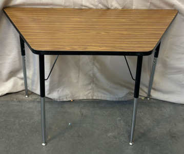 School Trapezoid Table / 22&rdquo; L x 46.5&rdquo; W x 30&rdquo; H