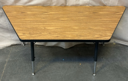 School Trapezoid Table / 26&rdquo; L x 58&rdquo; W x 22&rdquo; H