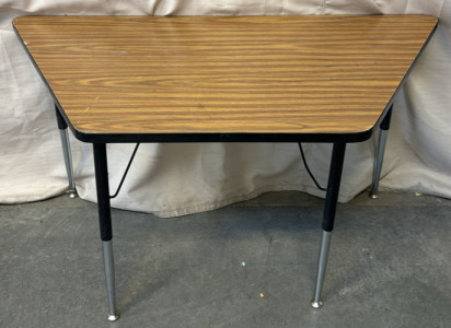 School Trapezoid Table / 22&rdquo; L x 46.5&rdquo; W x 25&rdquo; H