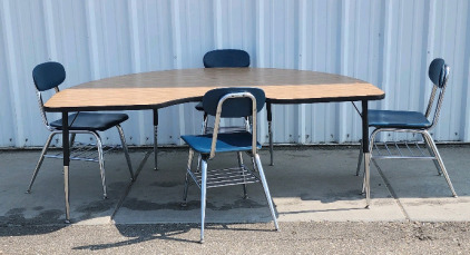 Kidney-Shaped Activity Table And (4) Chairs