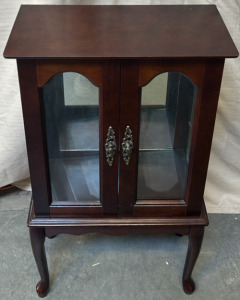 Brown Cabinet w/ Glass Door & Shelf / 11&rdquo; L x 22&rdquo; W x 39.5&rdquo; H