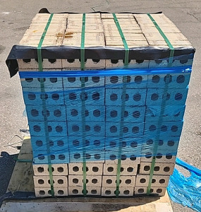 1 PALLET OF BRICKS 7.5"X4"