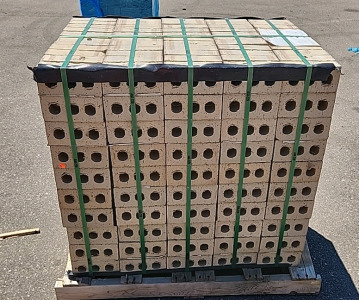 1 PALLET OF BRICKS 7.5"x4"
