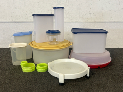 (8) Plastic Containers With Lids