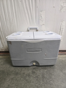 Rubbermaid Cooler