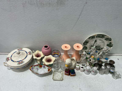 Assorted kitchen items