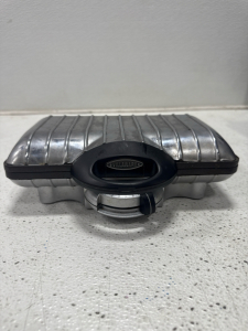 (1) VillaWare 2000 Waffletone Belgian Waffle Maker