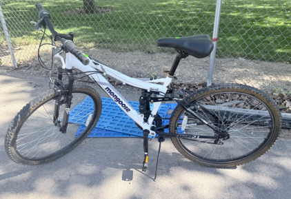 (1) 26&rdquo; White Mongoose Bike