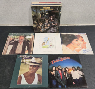 Lot of (25) Vintage Records: Kenny Rogers, Seals & Crofts, Carpenters, Sheena Easton, The Doobie Brothers, & More!