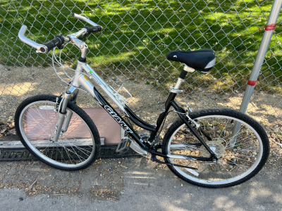 Silver and black giant 26&rdquo; bike