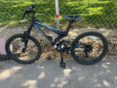 Black 20&rdquo; hyper bike