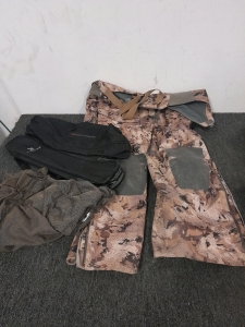 Sitka Men's 2XL Camouflage Hunting Bib, Bags & Mesh Bag