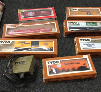 (6) Tyco Vintage Train Cars With Boxes And More