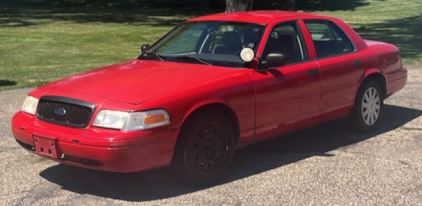 2006 FORD CROWN VICTORIA - AFTERMARKET STEREO!
