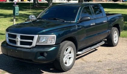 2011 DODGE DAKOTA - 4X4!