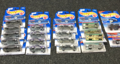 (19) Pinstripe Power Series Hot Wheels