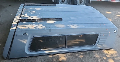 CAMPER SHELL 8'X5' GREY SLIDING FRONT WINDOW AND STURDY BACK HATCH