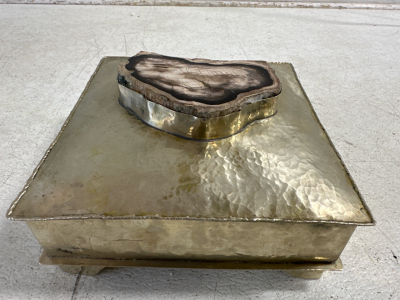 (1) Jewlrey Box with Necklace